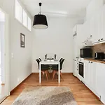 Kotimaailma Apartments Kamppi - 2Br For 4 Persons